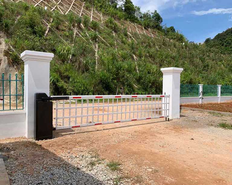 老挝南椰二水电站+中置式道闸